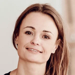 Gitte er indehaver og medstifter af Pilates Cph, som hun har drevet sammen med Camilla frem til 2023. Gitte er oprindeligt uddannet psykomotorisk terapeut og har undervist i Pilates siden 2006